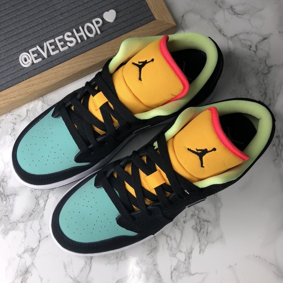 Jordan 1 Low - Picture 2 of 4